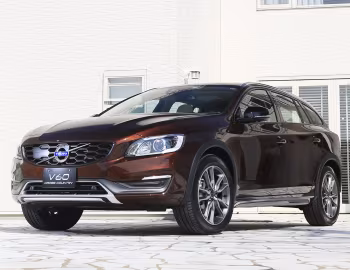 Volvo V60 D4 Cross Country [Japan] '2015–18