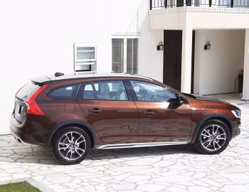 Volvo V60 D4 Cross Country [Japan] '2015–18