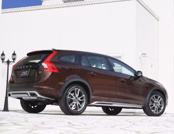 Volvo V60 D4 Cross Country [Japan] '2015–18