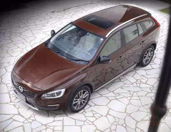 Volvo V60 D4 Cross Country [Japan] '2015–18