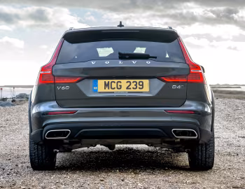 Volvo V60 D4 Cross Country [UK-spec] '2019–pr.