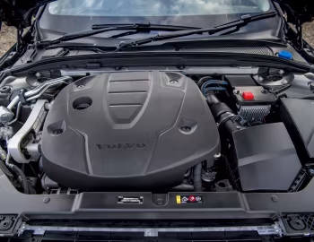 Sous la capuche Volvo V60 D4 Cross Country [UK-spec] '2019–pr.