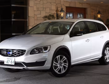 Volvo V60 D4 Cross Country [Japan] '2015–18