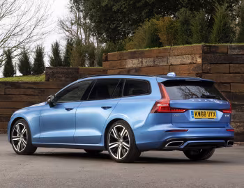 Volvo V60 D4 R-Design [UK-spec] '2018–pr.
