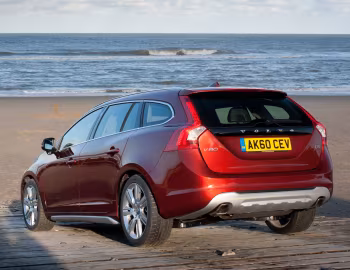 Volvo V60 D5 [UK-spec] '2010–13
