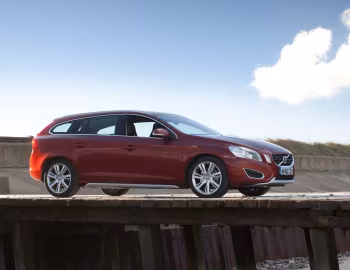 Volvo V60 D5 [UK-spec] '2010–13