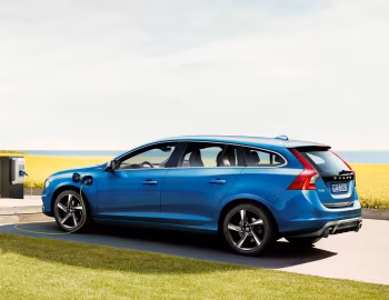 Volvo V60 D6 Plug-In Hybrid R-Design [Worldwide] '2014–18