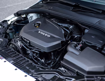 Sous la capuche Volvo V60 T4 "Luxury Edtion" [Japan] '2014–15