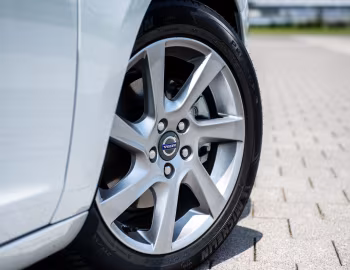 Volvo V60 T4 "Luxury Edtion" [Japan] '2014–15
