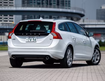 Volvo V60 T4 "Luxury Edtion" [Japan] '2014–15