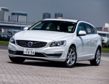 Volvo V60 T4 "Luxury Edtion" [Japan] '2014–15