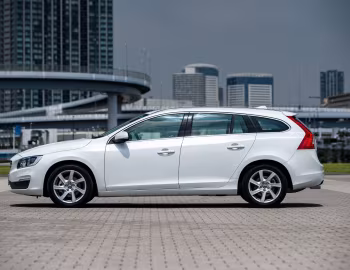 Volvo V60 T4 "Luxury Edtion" [Japan] '2014–15