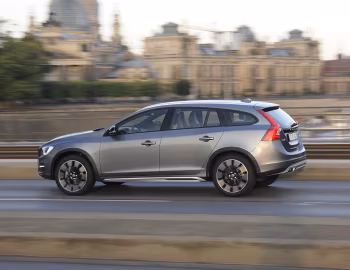 Volvo V60 T5 Cross Country [Worldwide] '2015–18