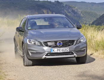 Volvo V60 T5 Cross Country [Worldwide] '2015–18
