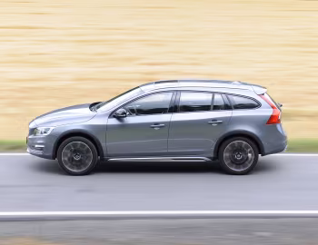 Volvo V60 T5 Cross Country [Worldwide] '2015–18