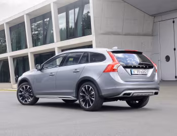 Volvo V60 T5 Cross Country [Worldwide] '2015–18