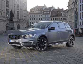 Volvo V60 T5 Cross Country [Worldwide] '2015–18