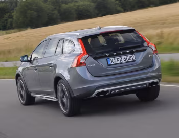 Volvo V60 T5 Cross Country [Worldwide] '2015–18