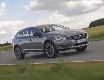 Volvo V60 T5 Cross Country [Worldwide] '2015–18