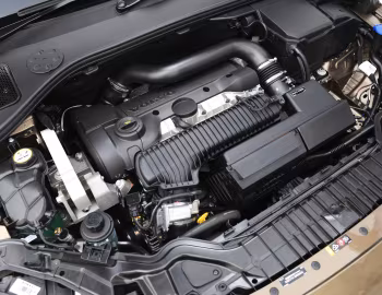 Sob o capô Volvo V60 T5 Cross Country [Japan] '2015–18