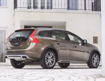 Volvo V60 T5 Cross Country [Japan] '2015–18