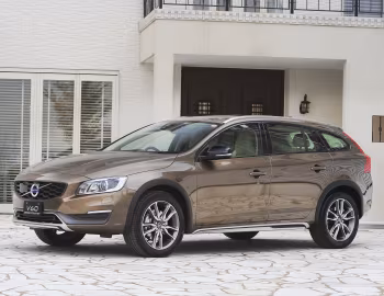 Volvo V60 T5 Cross Country [Japan] '2015–18