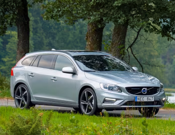 Volvo V60 T5 R-Design [Worldwide] '2013–18