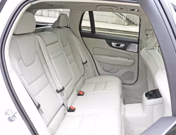 Intérieur Volvo V60 T6 AWD Inscription [Japan] '09.2018–pr.