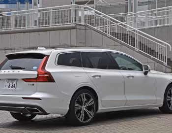 Volvo V60 T6 AWD Inscription [Japan] '09.2018–pr.