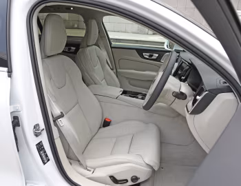 Intérieur Volvo V60 T6 AWD Inscription [Japan] '09.2018–pr.