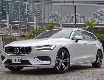 Volvo V60 T6 AWD Inscription [Japan] '09.2018–pr.