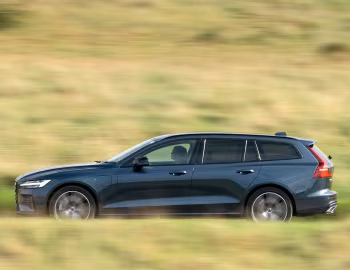 Volvo V60 T6 Recharge AWD R-Design [UK-spec] '2020–pr.