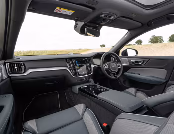 Interior Volvo V60 T6 Recharge AWD R-Design [UK-spec] '2020–pr.