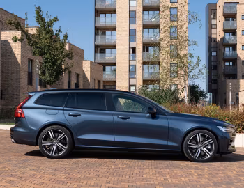 Volvo V60 T6 Recharge AWD R-Design [UK-spec] '2020–pr.