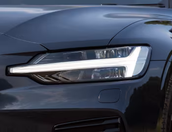 Volvo V60 T6 Recharge AWD R-Design [UK-spec] '2020–pr.
