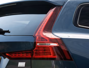Volvo V60 T6 Recharge AWD R-Design [UK-spec] '2020–pr.