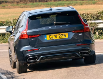 Volvo V60 T6 Recharge AWD R-Design [UK-spec] '2020–pr.