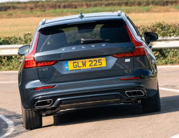 Volvo V60 T6 Recharge AWD R-Design [UK-spec] '2020–pr.