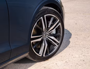 Volvo V60 T6 Recharge AWD R-Design [UK-spec] '2020–pr.