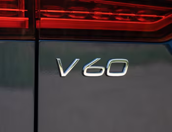 Volvo V60 T6 Recharge AWD R-Design [UK-spec] '2020–pr.