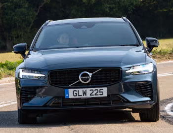 Volvo V60 T6 Recharge AWD R-Design [UK-spec] '2020–pr.