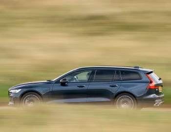 Volvo V60 T6 Recharge AWD R-Design [UK-spec] '2020–pr.
