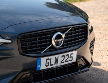 Volvo V60 T6 Recharge AWD R-Design [UK-spec] '2020–pr.