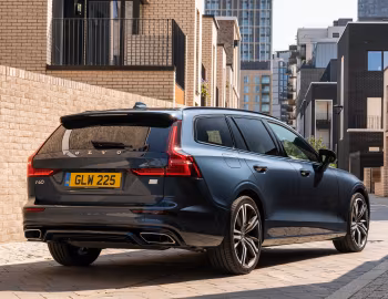 Volvo V60 T6 Recharge AWD R-Design [UK-spec] '2020–pr.
