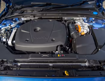 Sous la capuche Volvo V60 T8 R-Design [UK-spec] '2019–pr.