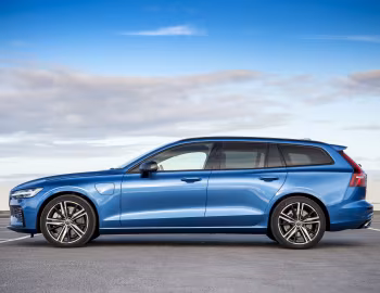 Volvo V60 T8 R-Design [UK-spec] '2019–pr.