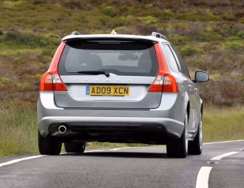 Volvo V70 2.4D R-Design [UK-spec] '2009–11