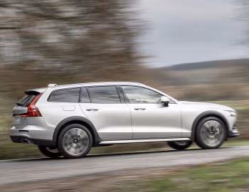 Volvo V60 B4 Cross Country [Worldwide] '2020–pr.