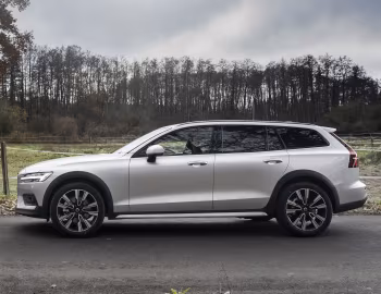Volvo V60 B4 Cross Country [Worldwide] '2020–pr.