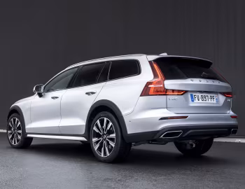 Volvo V60 B4 Cross Country [Worldwide] '2020–pr.